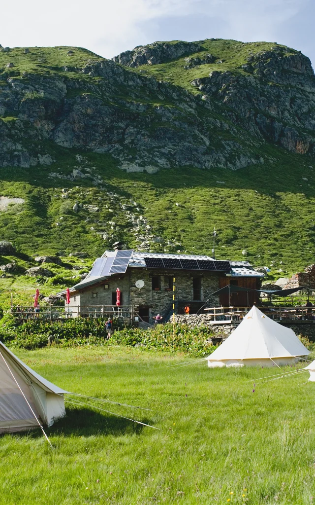 Refuge du Ruitor à Sainte-Foy-Tarentaise, havre de paix en altitude au cœur des Alpes