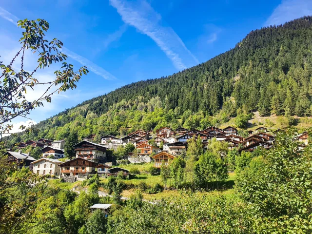 Hameau du Miroir en été à Sainte-Foy-Tarentaise